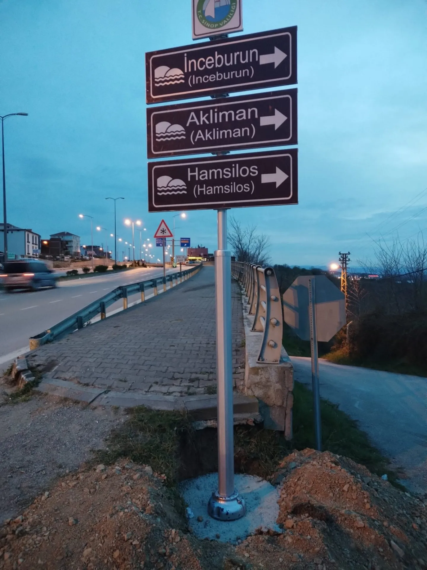 Sekizgen Alüminyum Yönlendirme Direkleri